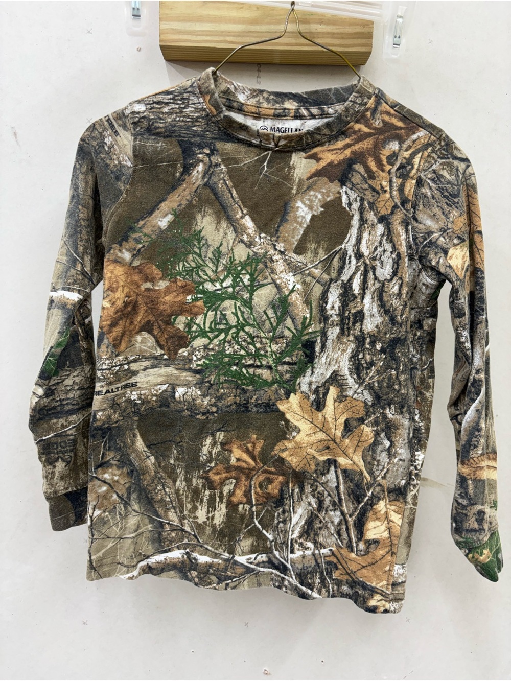 Magellan hunt gear Realtree camo long sleeve Tshirt